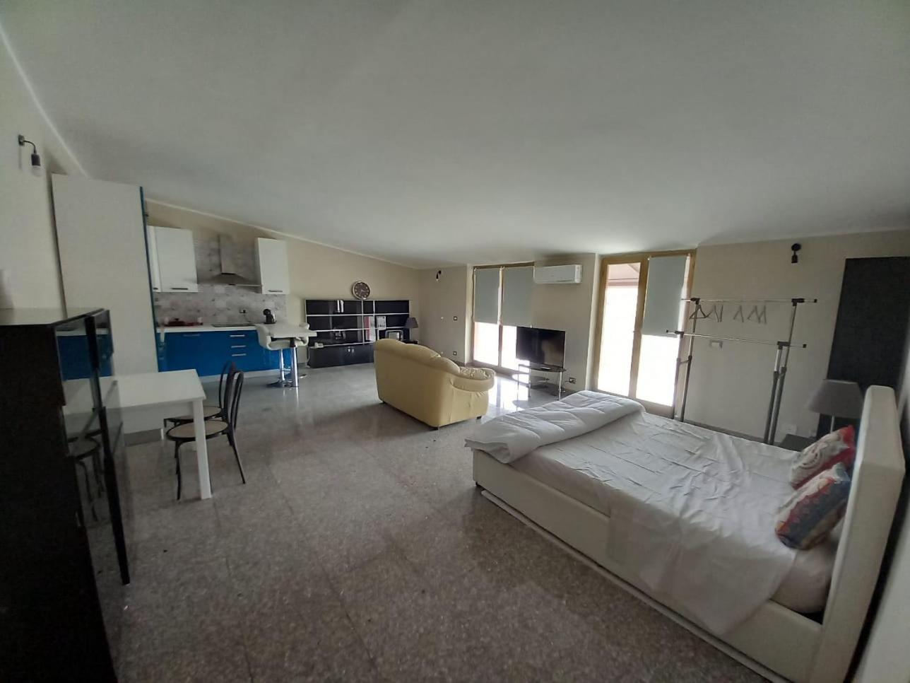 Bluesky Apartment - Third Floor จีอาร์ดีนี นักซอส ภายนอก รูปภาพ
